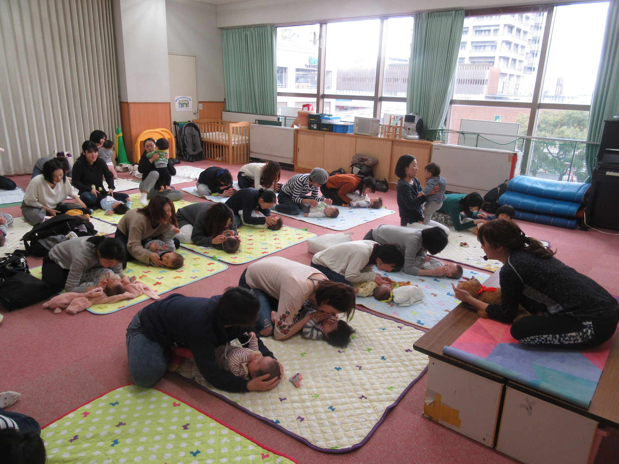 神戸市立六甲道児童館「赤ちゃんとママのためのヨガとマッサージ」