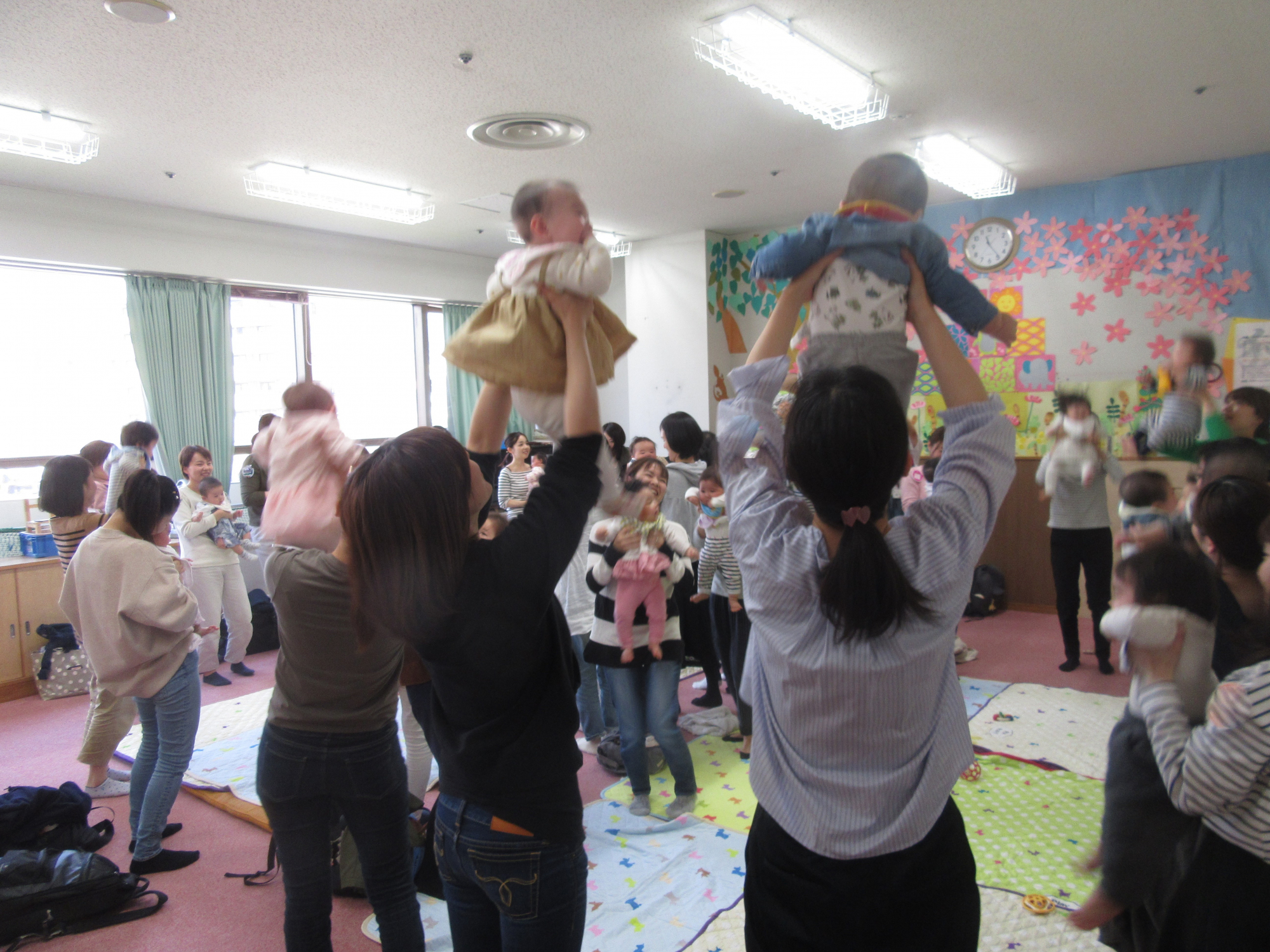 神戸市立六甲道児童館「赤ちゃんのお部屋（2か月～8か月程度）」